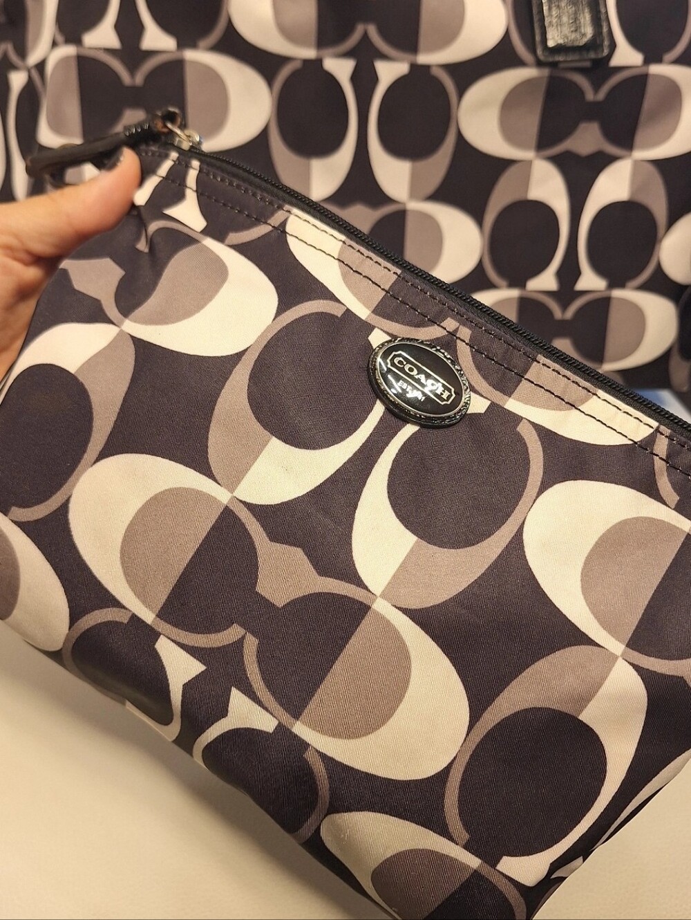 Coach Black, White & Gray Poppy Gpam Signature Tote w/ Matching Pouch EUC - Picture 3 of 11